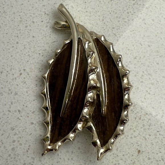Vintage Sarah Coventry Leaves Brooch Gold Tone 1968 MCM Wooded Beauty - Picture 6 of 9